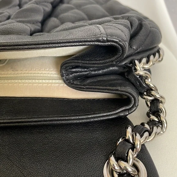 Authentic Chanel bag. Purchased in chanel boutique - Picture 4 of 12